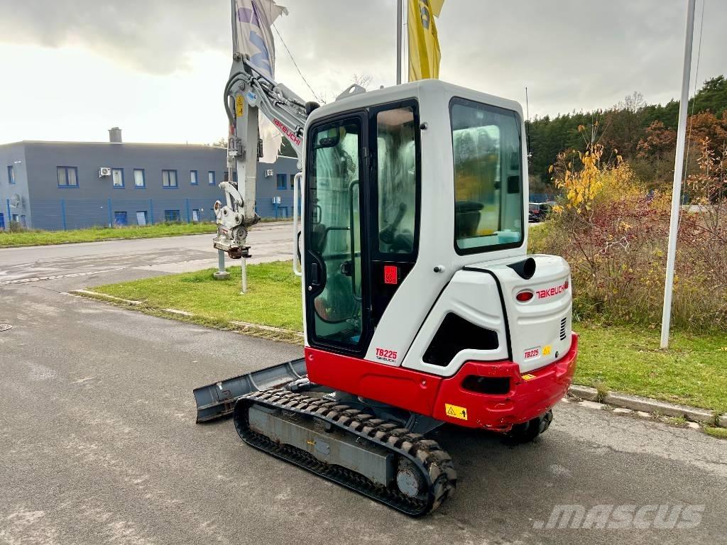 Takeuchi TB 225 Minigravemaskiner
