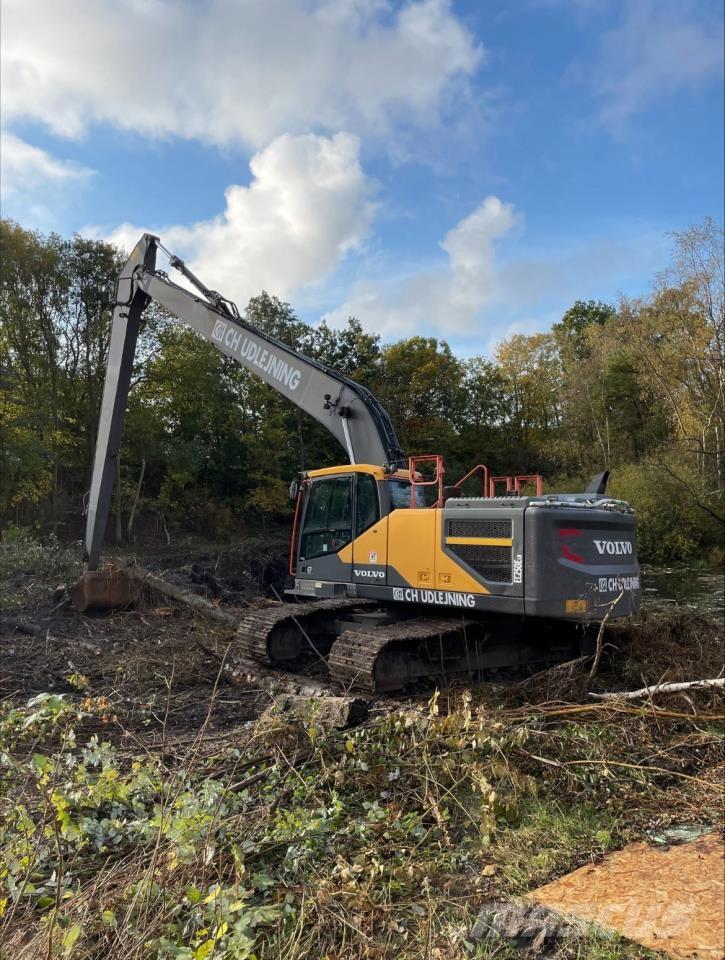 Volvo 250E LR Gravemaskiner på larvebånd