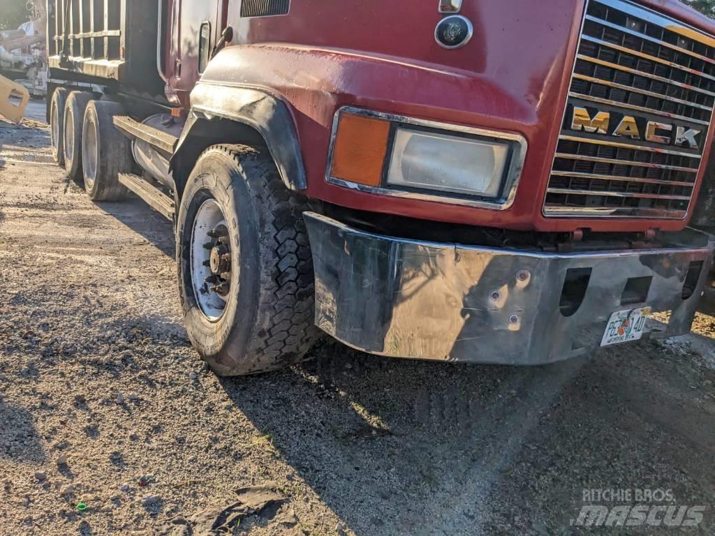 Mack CL 713 Lastbiler med tip