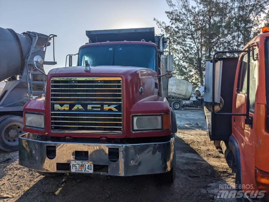 Mack CL 713 Lastbiler med tip