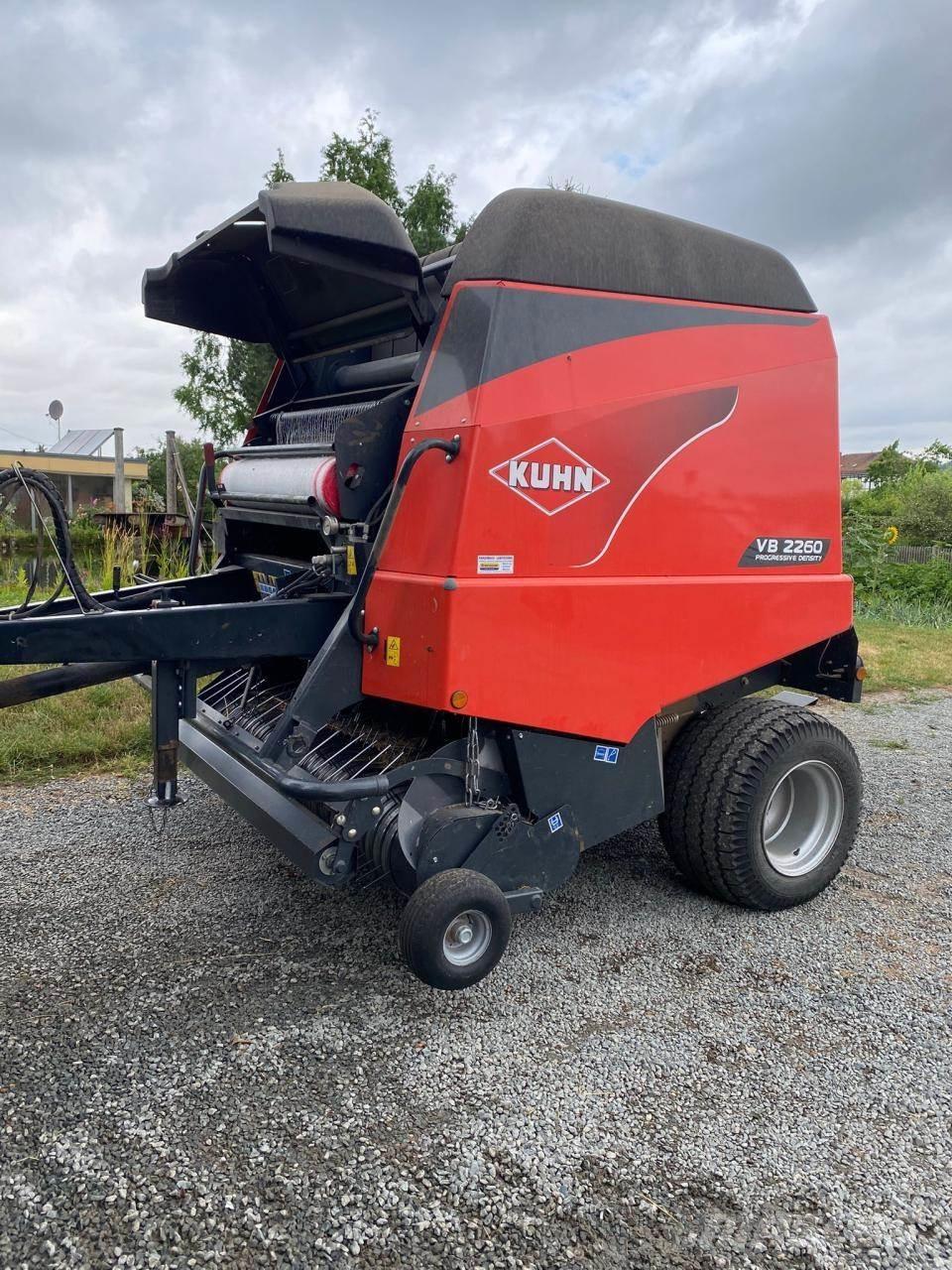 Kuhn VB 2260 Rundballe-pressere