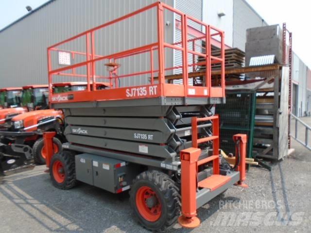 SkyJack SJ 7135 RT Saxlifte