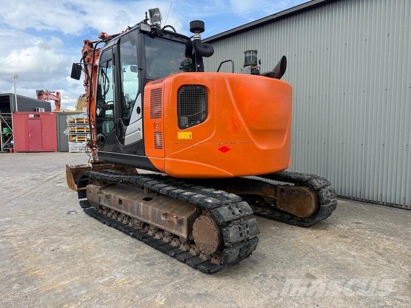 Hitachi ZX 135 US-5B Gravemaskiner på larvebånd