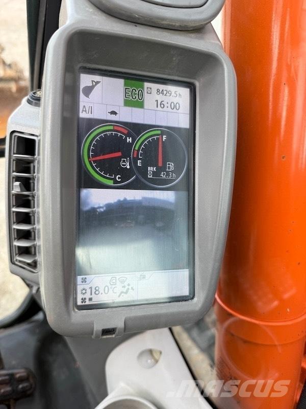 Hitachi ZX 135 US-5B Gravemaskiner på larvebånd