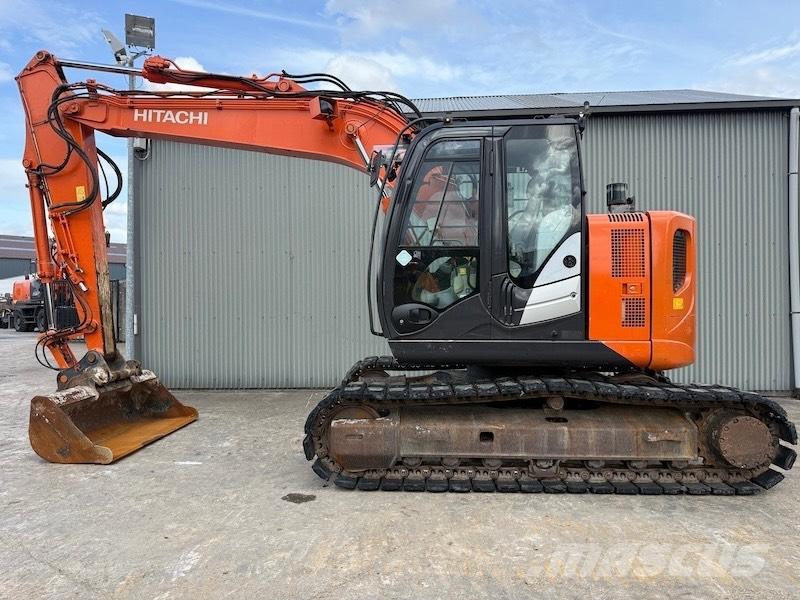 Hitachi ZX 135 US-5B Gravemaskiner på larvebånd