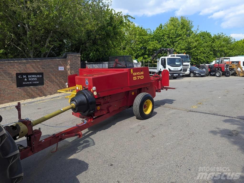 New Holland 575 Pressere til firkantede baller