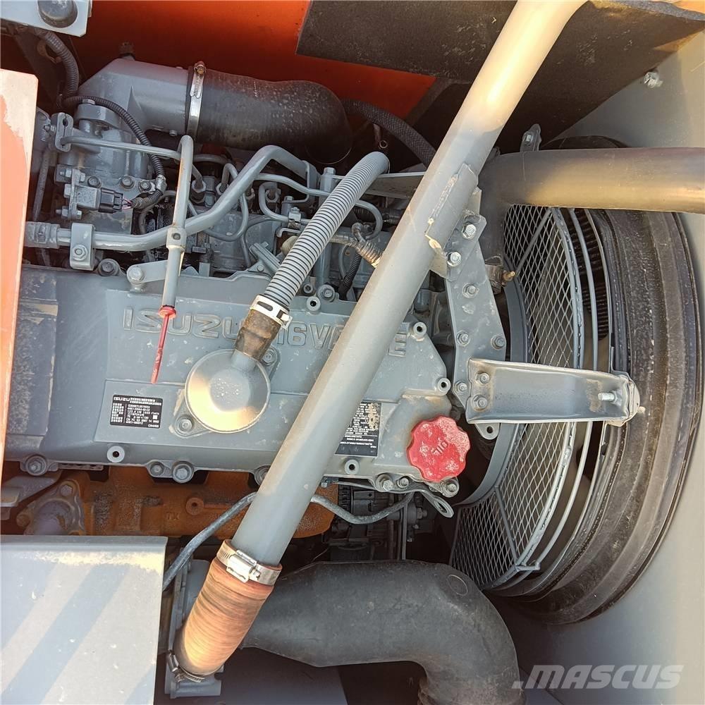 Hitachi ZX240 Gravemaskiner på larvebånd