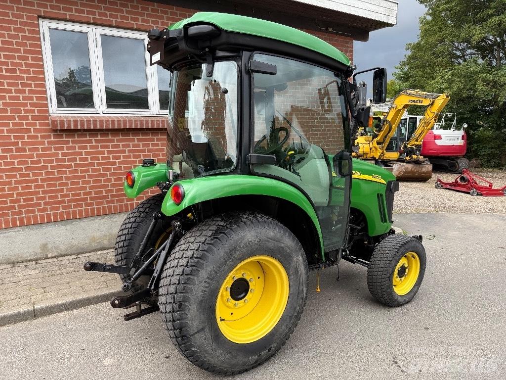 John Deere 3720 Kompakte traktorer