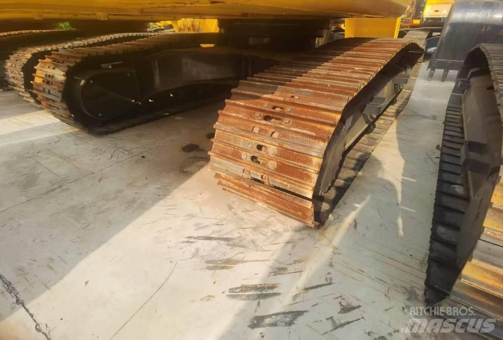 Komatsu PC 220 Gravemaskiner på larvebånd