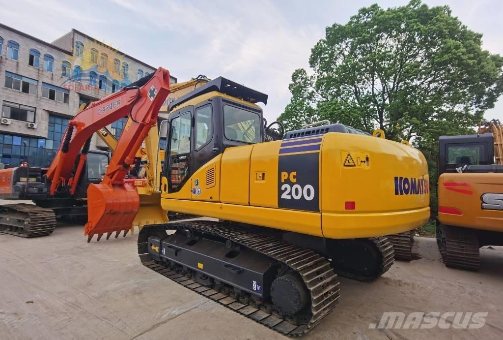 Komatsu PC 200-7 Gravemaskiner på larvebånd