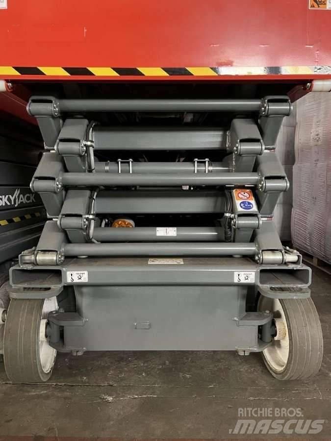 SkyJack SJ4732 Saxlifte