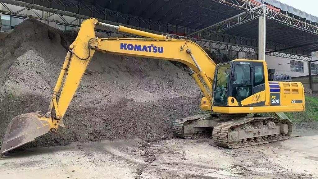 Komatsu PC 200-11 Gravemaskiner på larvebånd