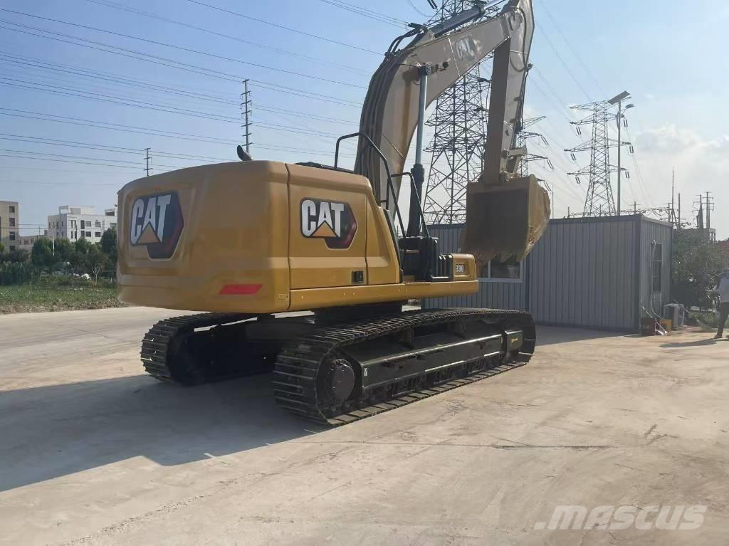 CAT 330 Gravemaskiner på larvebånd