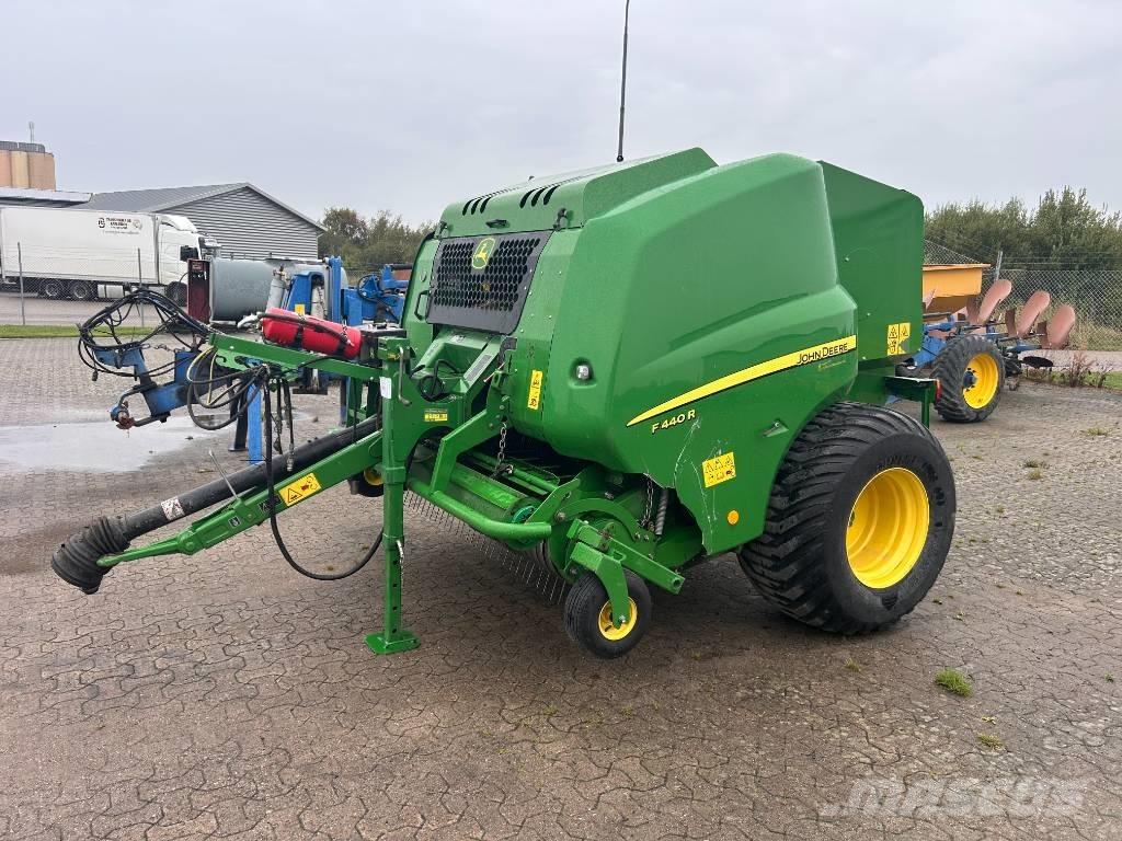 John Deere F 440 Rundballe-pressere
