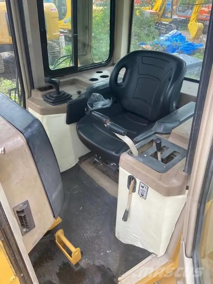 CAT D5M Bulldozer på larvebånd