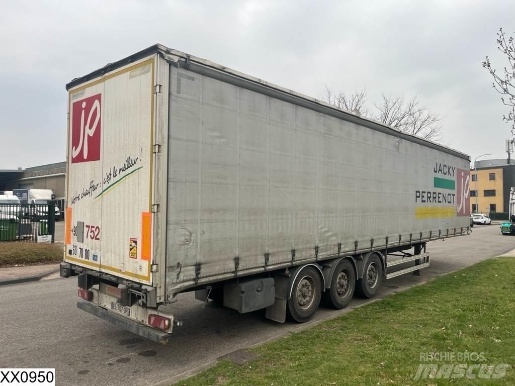 Fruehauf Tautliner Semi-trailer med Gardinsider