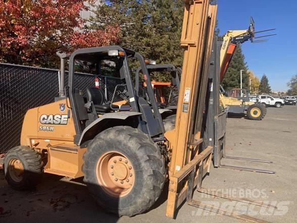 CASE 586H Terrængående gaffeltruck