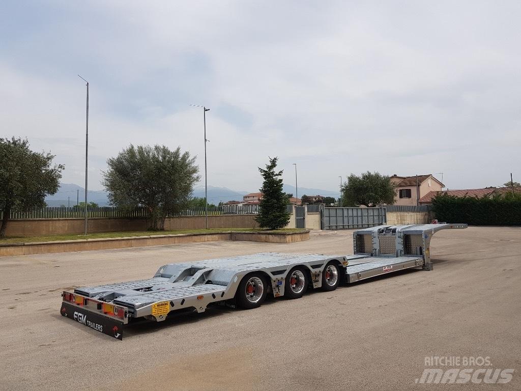 FGM 32 Semi-trailer med lad/flatbed