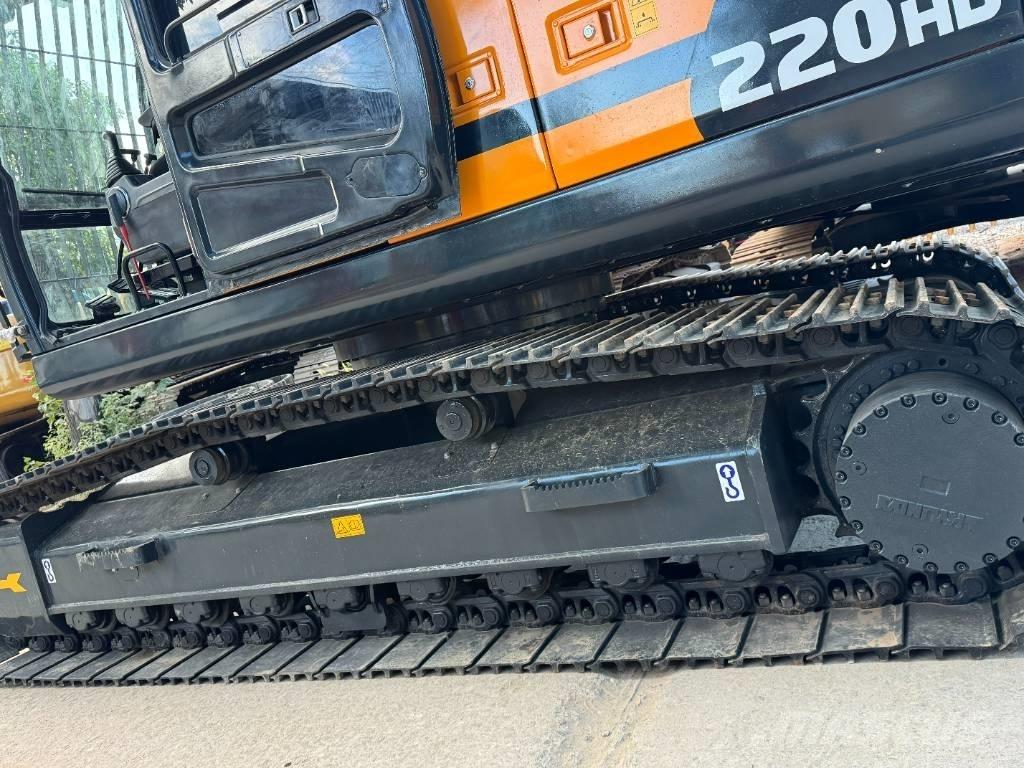 Hyundai 220HX Gravemaskiner på larvebånd