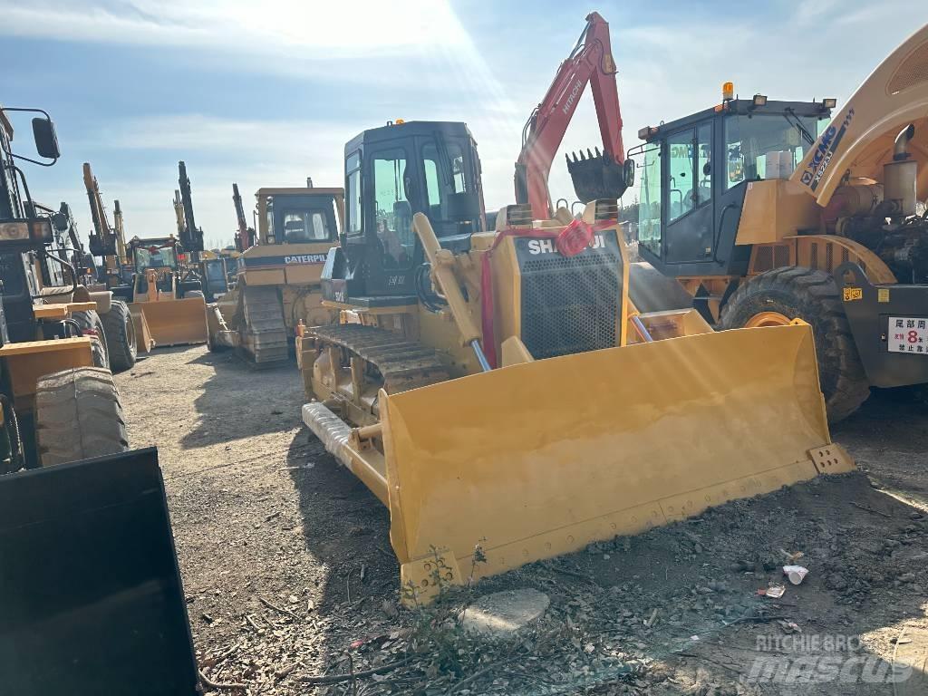 Shantui SD 16 Bulldozer på larvebånd