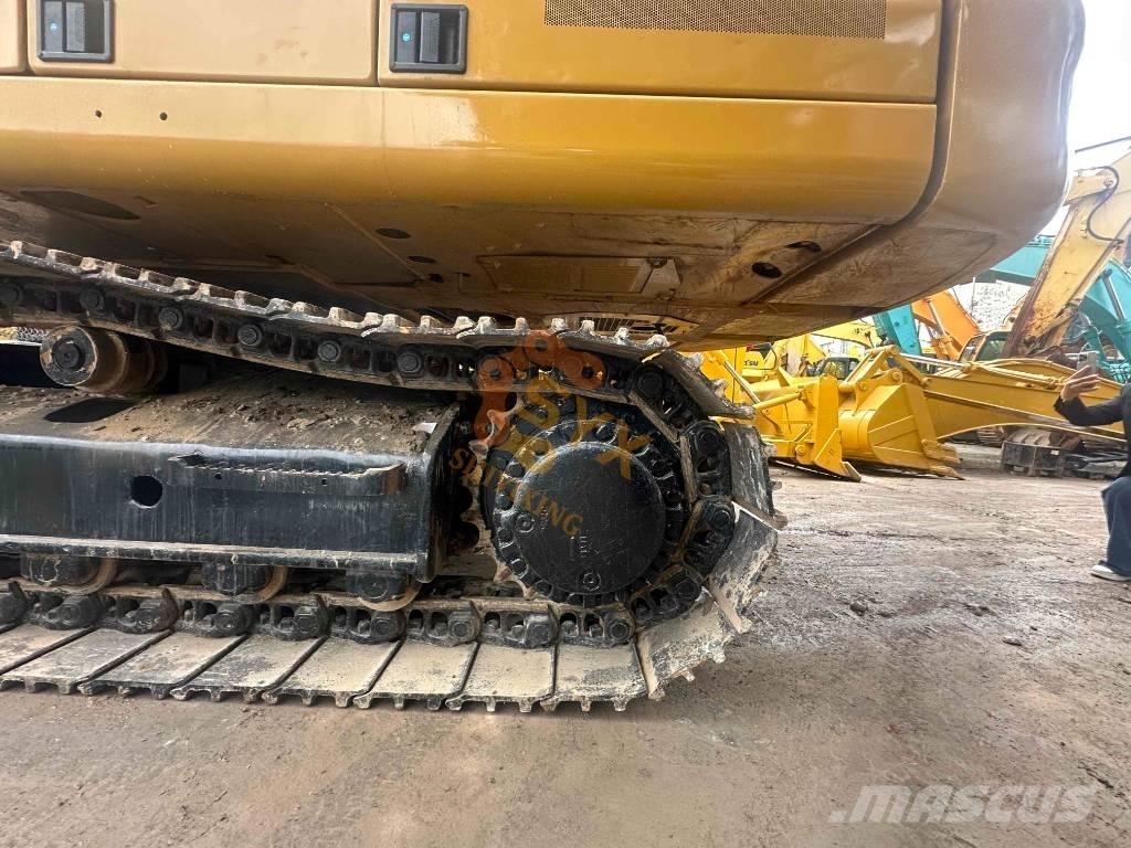 CAT 330 Gravemaskiner på larvebånd