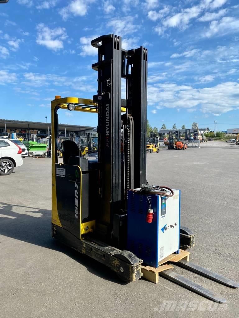 Hyundai 16BRJ-9 Reachtruck