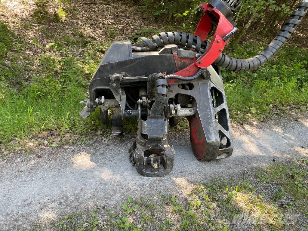 Komatsu C124 Afgreningsmaskine