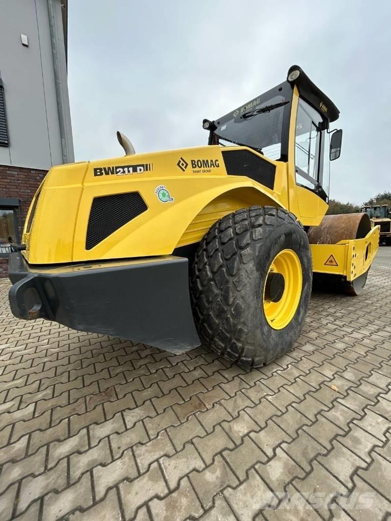 Bomag BW 211 D-5 Enkelt tromle