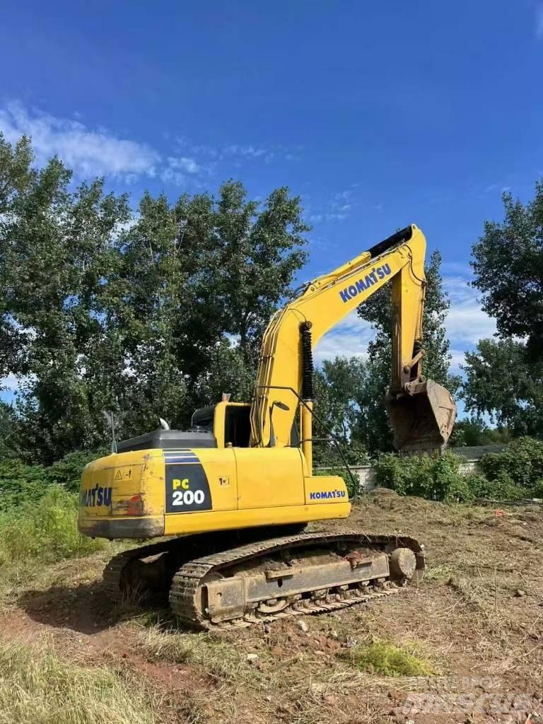 Komatsu PC 200 Gravemaskiner på larvebånd