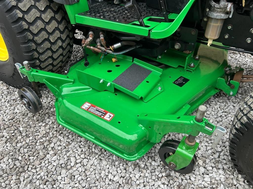 John Deere 2032R Kompakte traktorer
