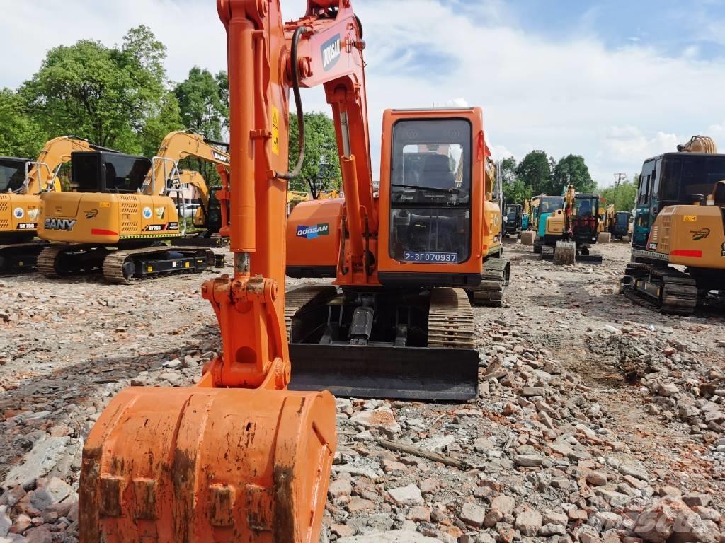 Doosan DX75 Midi-gravemaskiner 7t - 12t