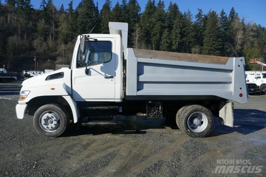 Hino 258 LP Lastbiler med tip