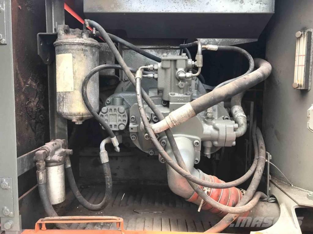 Hitachi EX200 Gravemaskiner på larvebånd