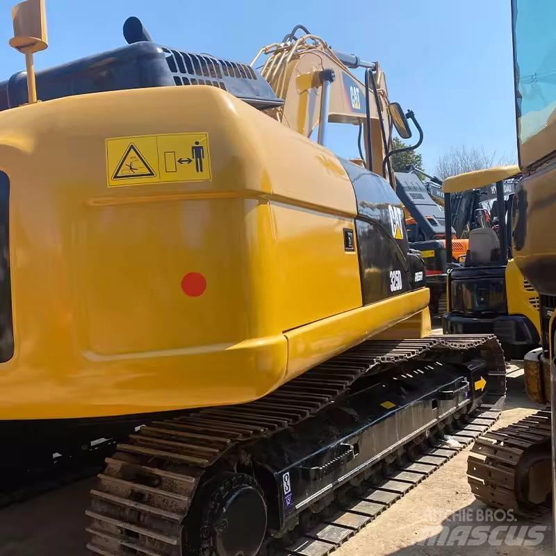 CAT 325 D Gravemaskiner på larvebånd