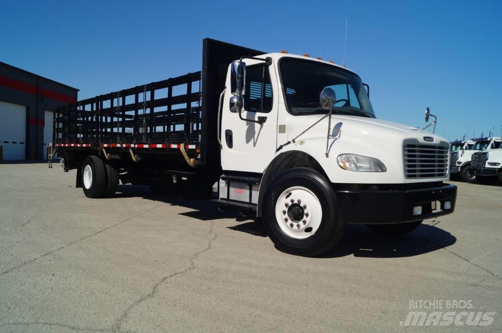 Freightliner M2-106 Lastbil med lad/Flatbed
