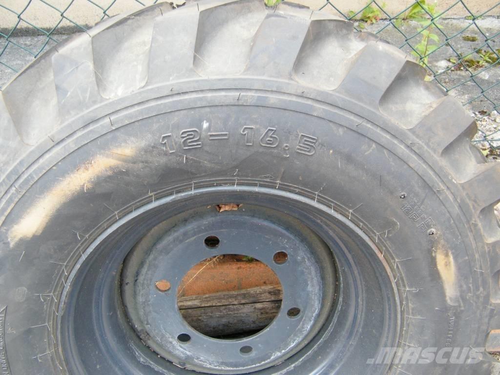 Kumho 12-16,5 Dæk, hjul og fælge