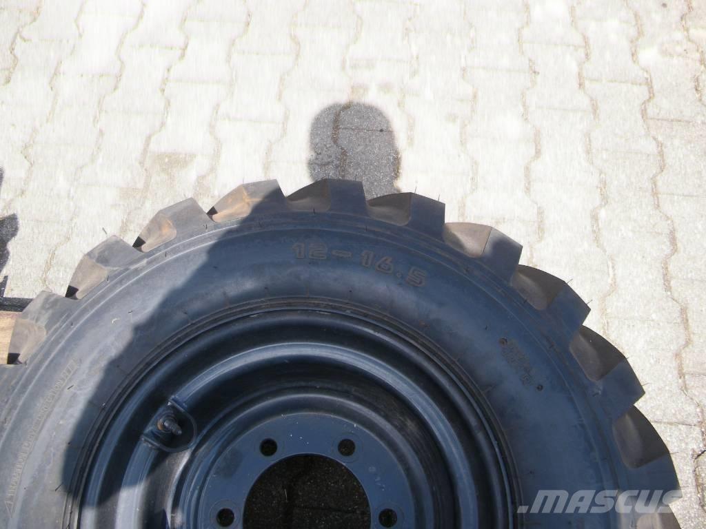 Kumho 12-16,5 Dæk, hjul og fælge