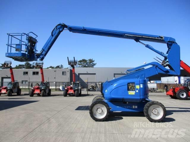 JLG 600 AJ (253) Kompakte selvkørende bomlifte