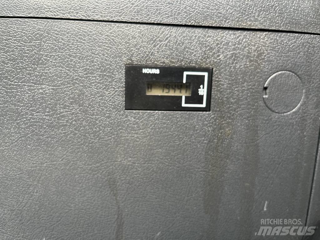 Hyundai HX 140 AL Gravemaskiner på larvebånd