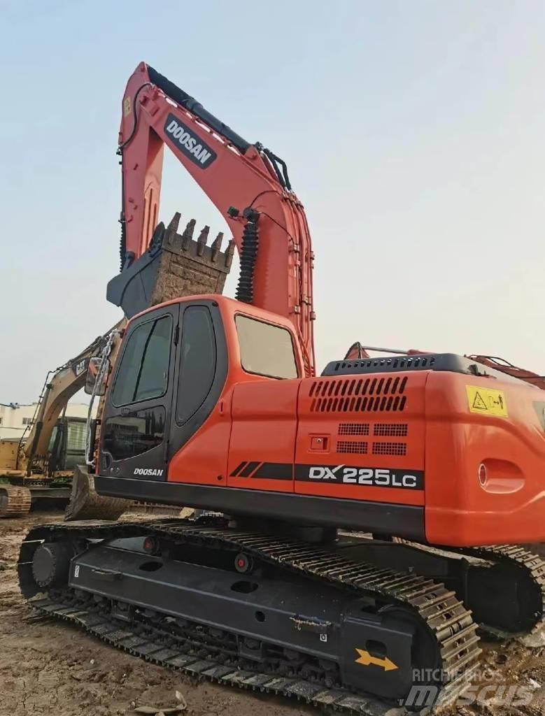 Doosan DX225 Gravemaskiner på larvebånd