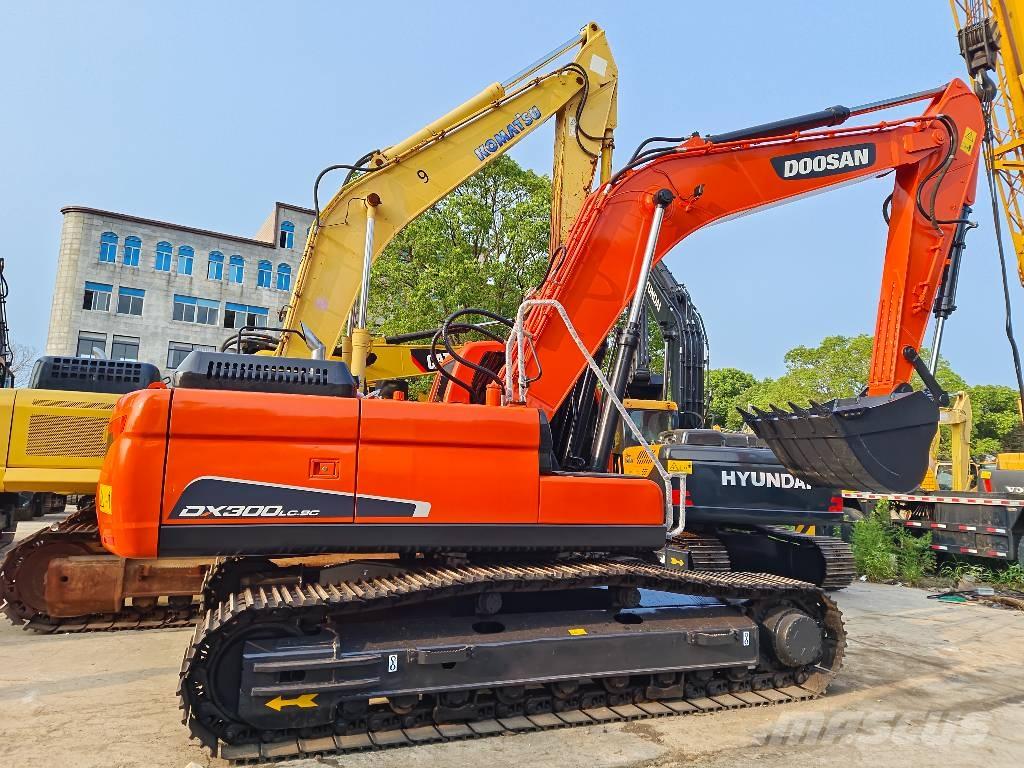 Doosan DX 300 LC Gravemaskiner på larvebånd