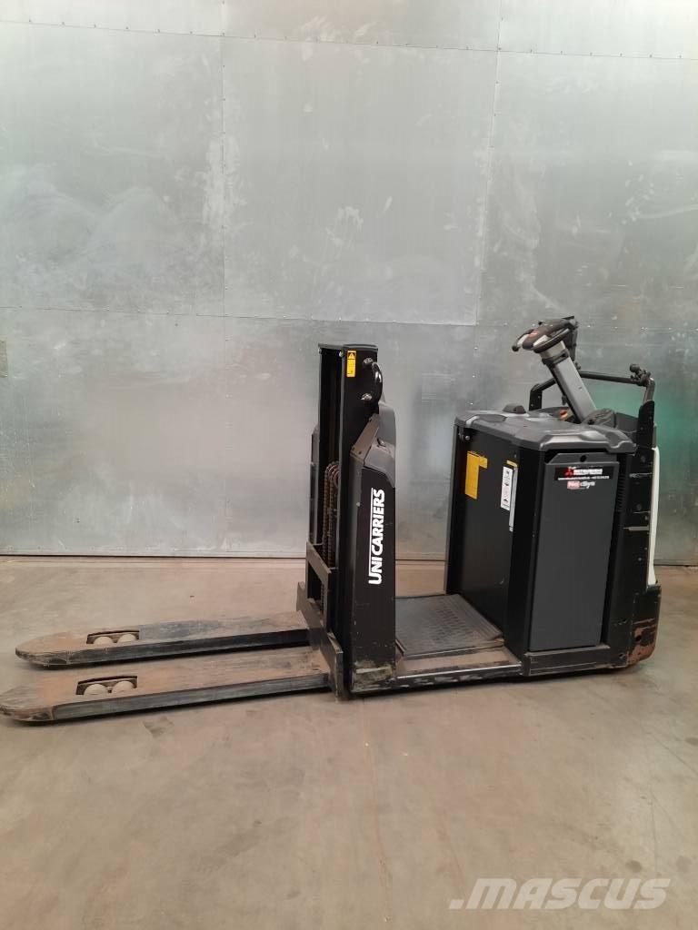 UniCarriers OEP120 Plukketruck, lav