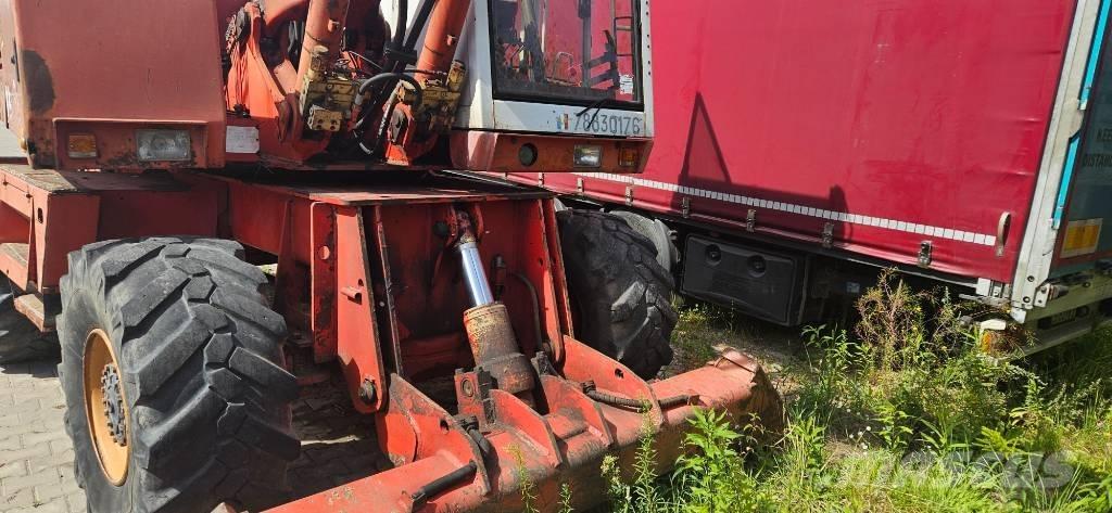 Poclain 82 Gravemaskiner på hjul