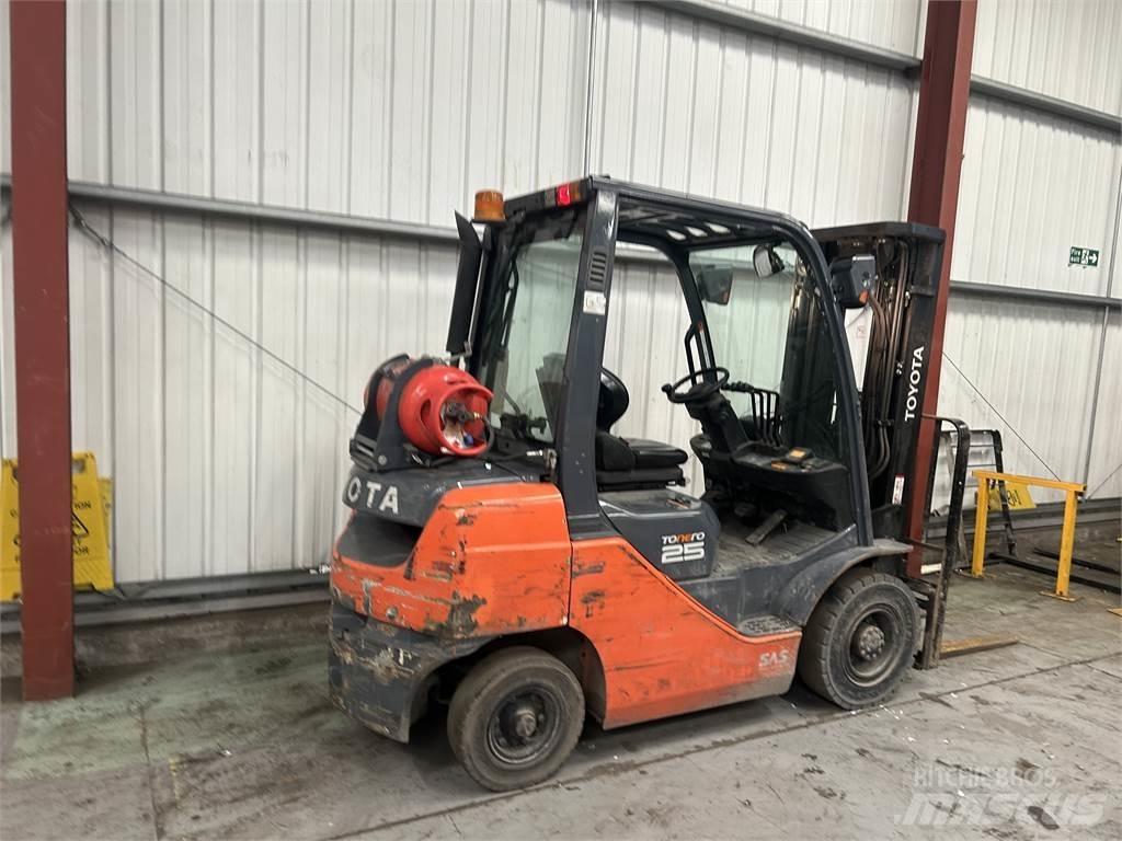 Toyota 02-8FGF25 LPG gaffeltrucks