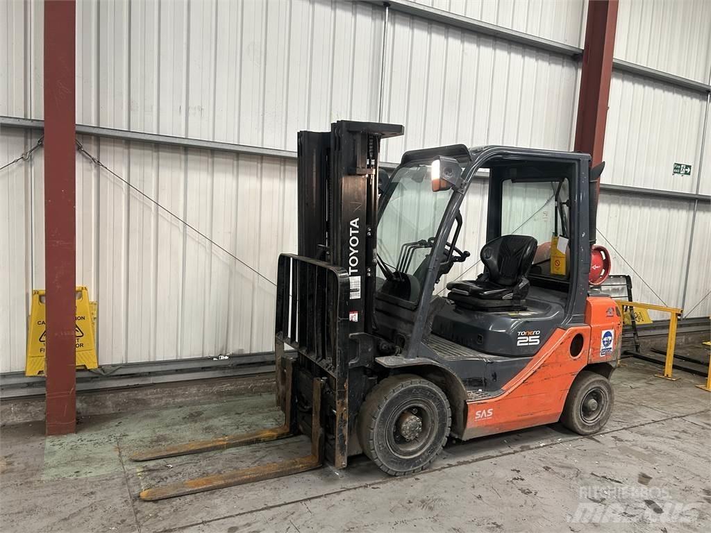 Toyota 02-8FGF25 LPG gaffeltrucks