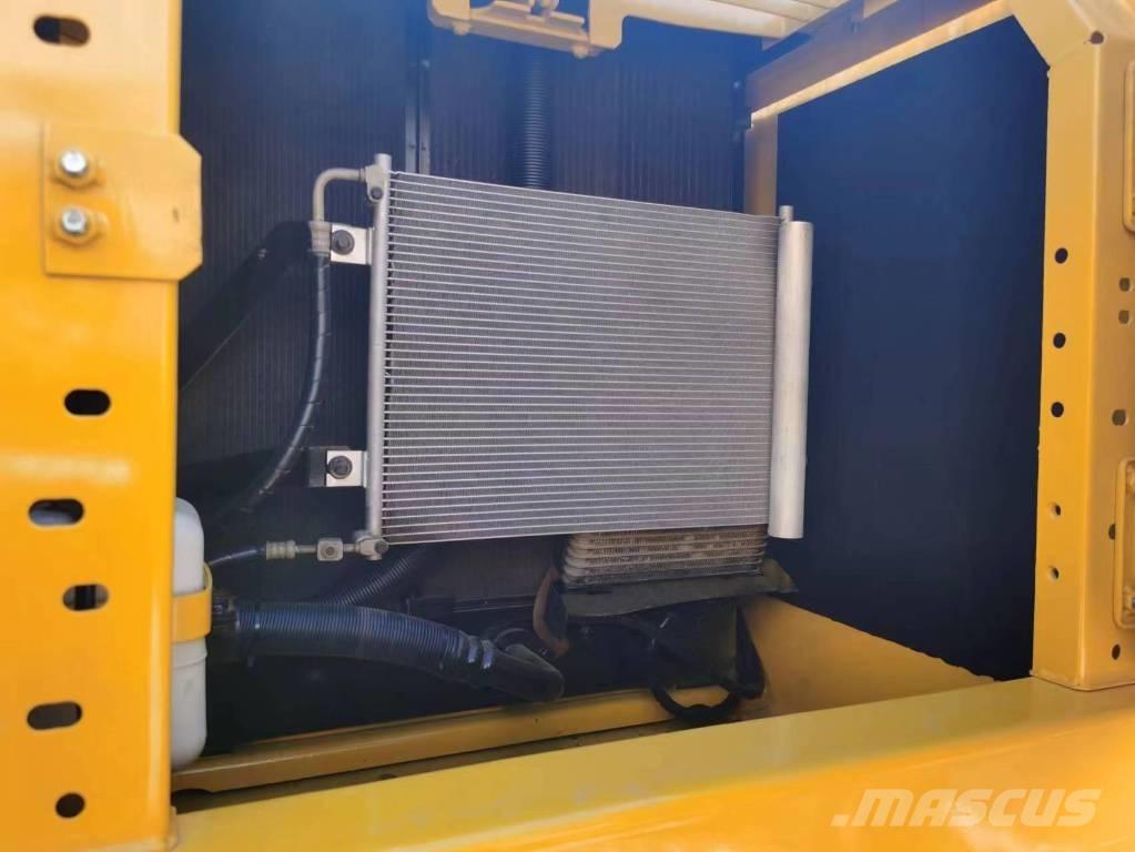 Komatsu PC 220-8 Gravemaskiner på larvebånd
