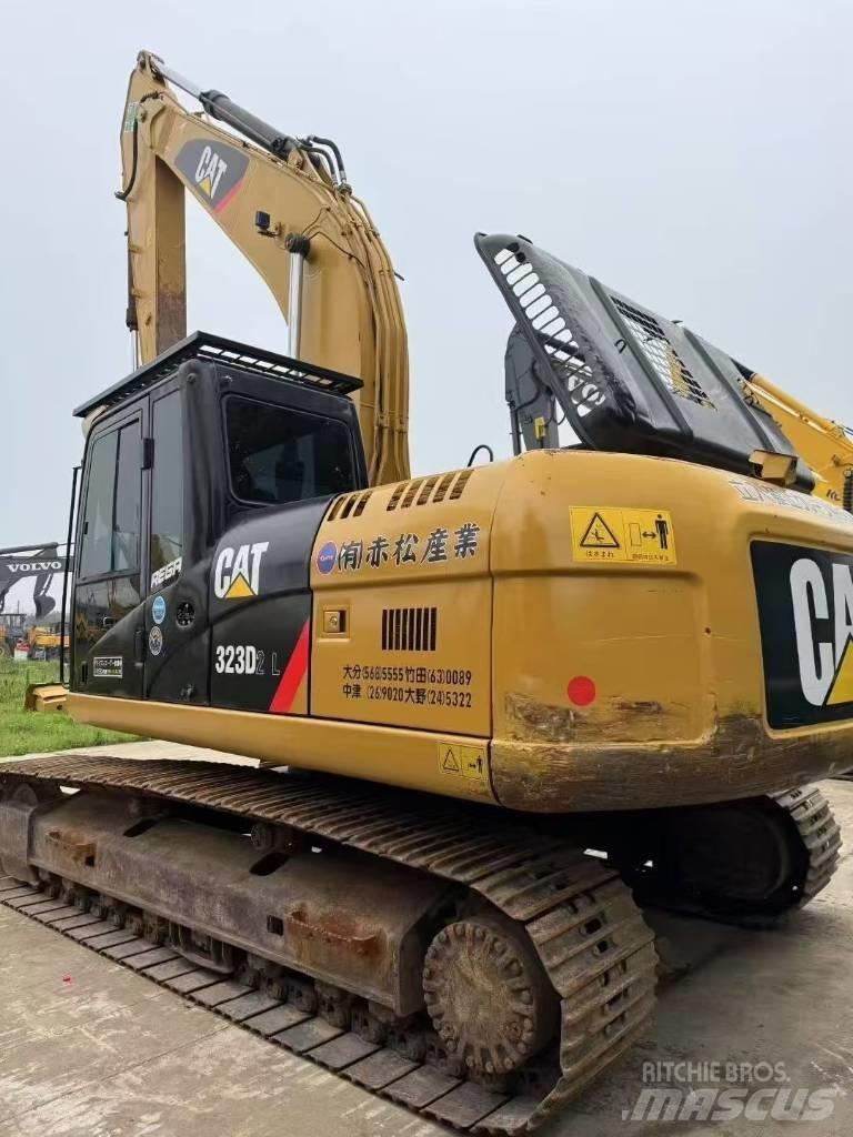 CAT 323D Gravemaskiner på larvebånd