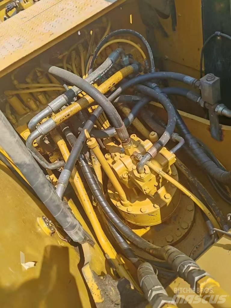 CAT 323D Gravemaskiner på larvebånd