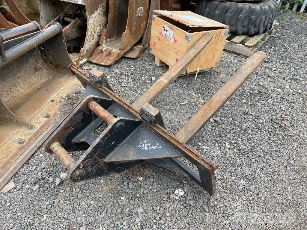 Takeuchi TB 295 W Gravemaskiner på hjul