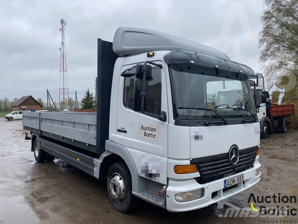 Mercedes-Benz 815 Lastbil med lad/Flatbed